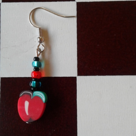 NWT Handmade Fruit Dangle Earrings Apple - Picture 4 of 4